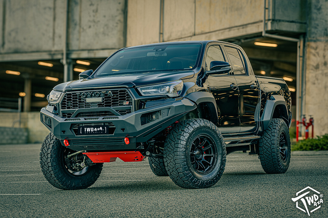 Twd 4x4 Vikor Diablo bull bar skid plate VKX cube lights VK301 light bar E shutter Profender lift wheels tyres Hilux GR black 20240214_9