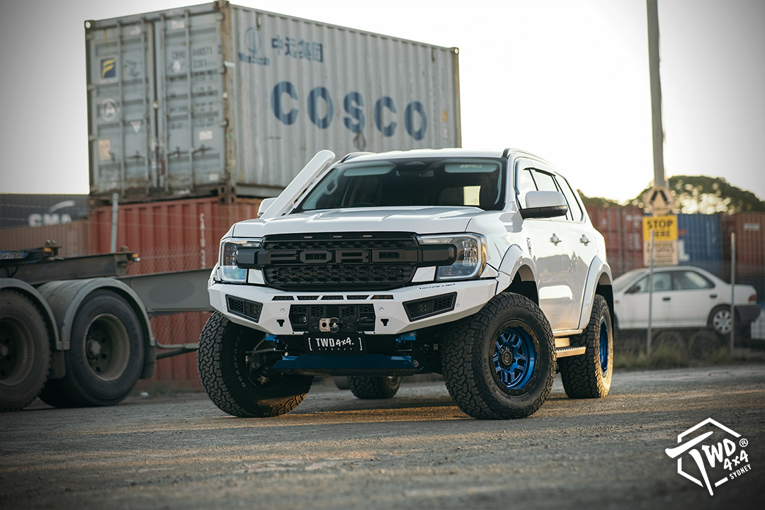 Twd 4x4 Sydney Option V1 bull bar bash plate Vikor Snorkel winch lights wheel tyres colour coded Next Gen Everest white 20230525_7